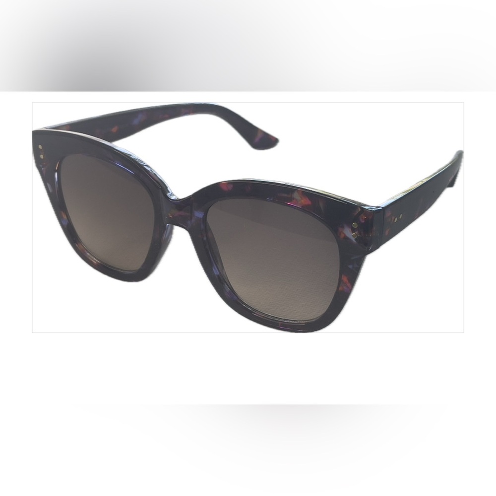 Chic Women's Tortoiseshell Sunglasses